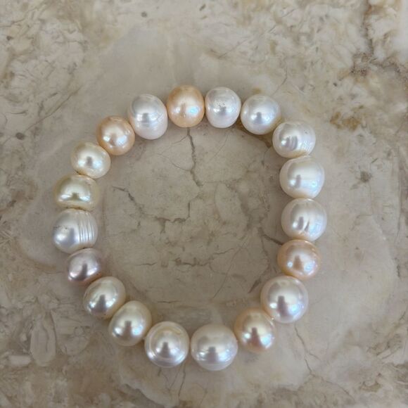 Fresh Water Pearl Stretch Bracelet - Picture 4 of 5